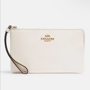 NWOT Coach Large Corner Zip Wristlet